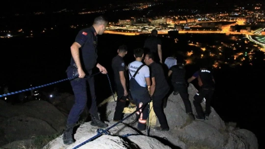 200 Metre'lik Uçurum'da Mahsur Kaldı