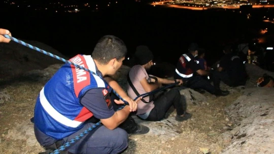 200 Metre'lik Uçurum'da Mahsur Kaldı