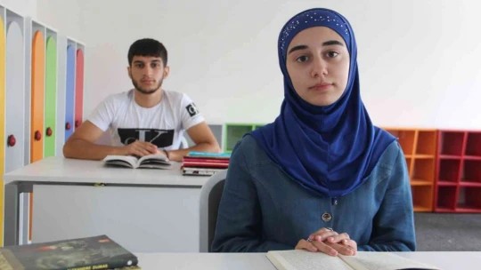 Ukrayna'daki savaştan kurtuldular, öz vatanlarında üniversite kazandılar