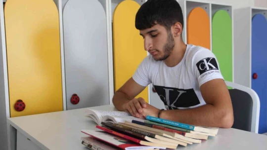 Ukrayna'daki savaştan kurtuldular, öz vatanlarında üniversite kazandılar
