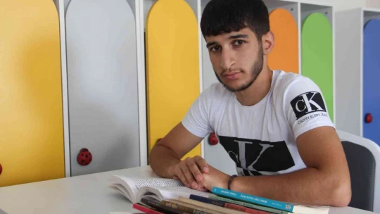 Ukrayna'daki savaştan kurtuldular, öz vatanlarında üniversite kazandılar
