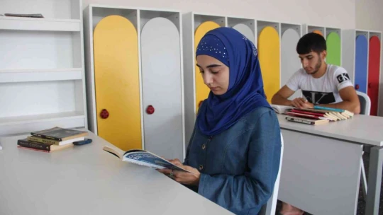 Ukrayna'daki savaştan kurtuldular, öz vatanlarında üniversite kazandılar