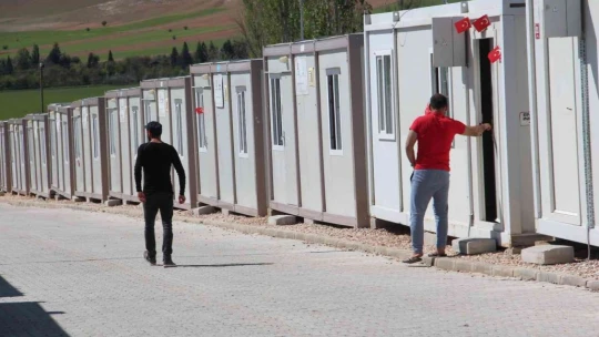 Ukrayna'dan tahliye eden Ahıska Türkleri:' Türkiye ve bayrağımız için canımızı vermeye hazırız'