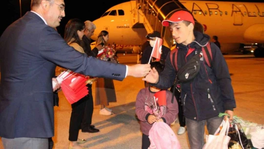 Ukrayna'dan tahliye edilen Ahıska Türklerinin üçüncü kafilesi de Elazığ'a geldi