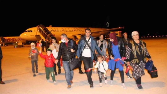 Ukrayna'dan tahliye edilen Ahıska Türklerinin üçüncü kafilesi de Elazığ'a geldi
