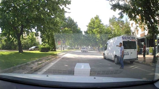 Umursamaz sürücünün trafikteki tehlikeli yolculuğu