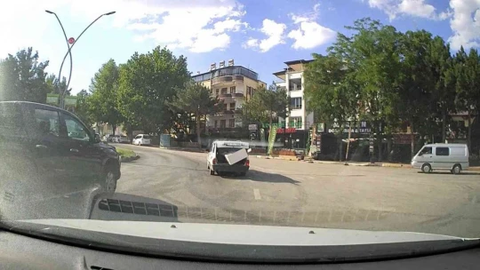 Umursamaz sürücünün trafikteki tehlikeli yolculuğu