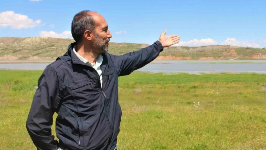 Umutlandıran görüntü, artık o tabeladan su görünüyor
