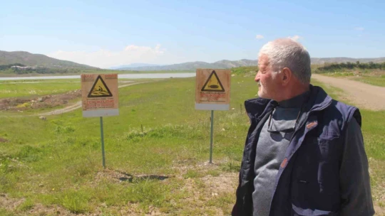 Umutlandıran görüntü, artık o tabeladan su görünüyor