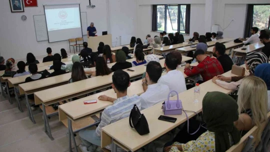 Üniversite öğrencilerine sosyal hizmet uygulamaları semineri