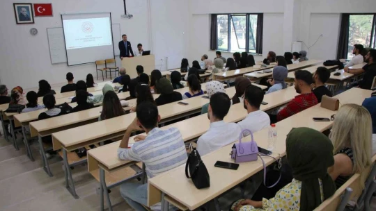 Üniversite öğrencilerine sosyal hizmet uygulamaları semineri