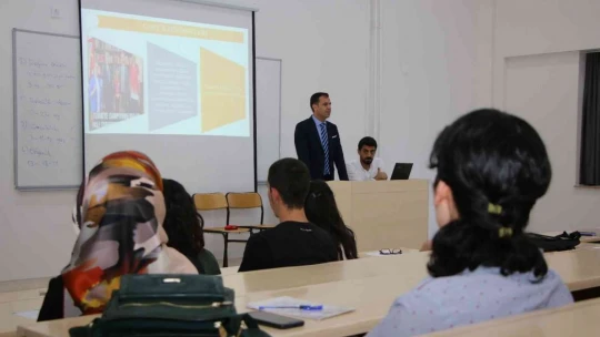 Üniversite öğrencilerine sosyal hizmet uygulamaları semineri