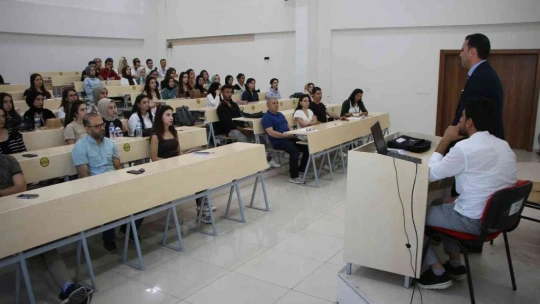 Üniversite öğrencilerine sosyal hizmet uygulamaları semineri