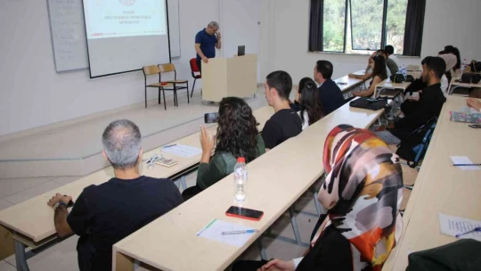 Üniversite öğrencilerine sosyal hizmet uygulamaları semineri