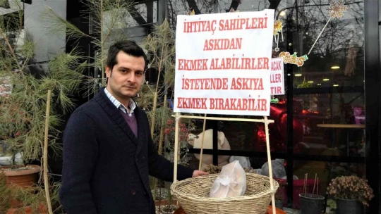 Üniversitedeyken sevdiğine hediye alamayan çiçekçiden 'Askıda Çiçek' kampanyası