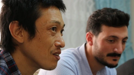 Bülent Serttaş, Elazığlı ailenin evinde misafir ettiği Japon turisti ziyaret etti