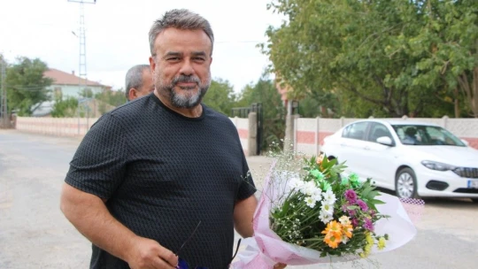 Bülent Serttaş, Elazığlı ailenin evinde misafir ettiği Japon turisti ziyaret etti