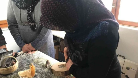 Unutulmaya yüz tutmuş 'Çit baskı sanatı' ev kadınlarının elinde hayat buluyor