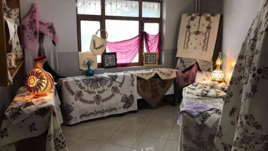 Unutulmaya yüz tutmuş 'Çit baskı sanatı' ev kadınlarının elinde hayat buluyor
