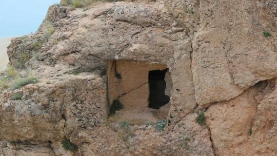 Urartular dönemine ait Tanrıverdi Kalesi ilk günkü ihtişamını koruyor
