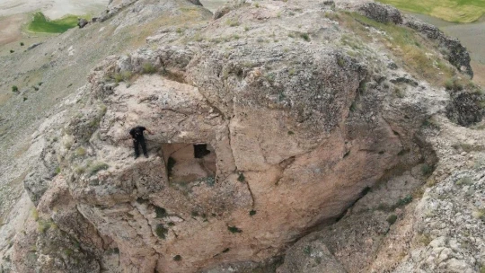 Urartular dönemine ait Tanrıverdi Kalesi ilk günkü ihtişamını koruyor