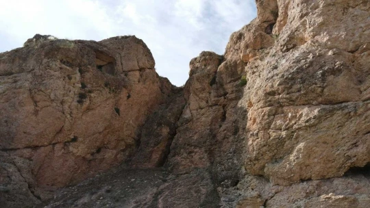 Urartular dönemine ait Tanrıverdi Kalesi ilk günkü ihtişamını koruyor