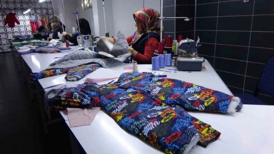 Usta öğretici kadınlar depremzedeler için canla başla için çalışıyor