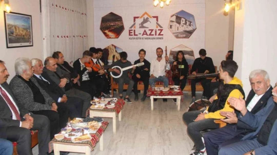 Usta sanatçı Serdar Gökhan, Elazığ kürsübaşı etkinliğinde doyasıya eğlendi