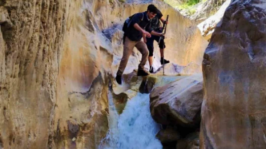 Uydudan haritaları incelerken 3 milyon yıllık kanyon keşfettiler