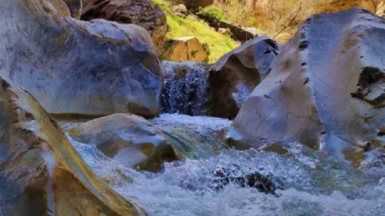 Uydudan haritaları incelerken 3 milyon yıllık kanyon keşfettiler