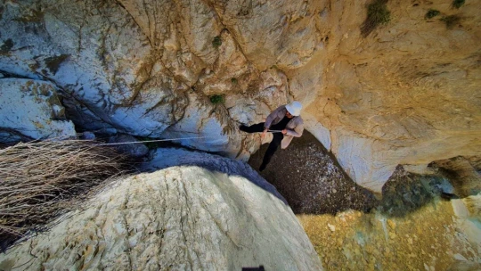 Uydudan haritaları incelerken 3 milyon yıllık kanyon keşfettiler