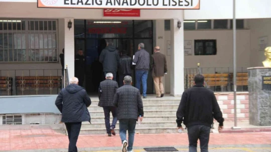 Uzun yıllar sonra sınava giren öğretmenlerden öğrencilere uyarı