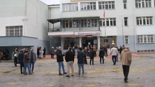 Uzun yıllar sonra sınava giren öğretmenlerden öğrencilere uyarı