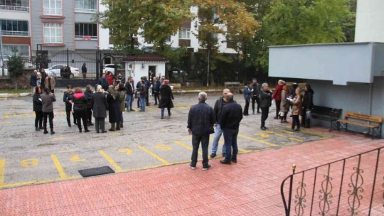 Uzun yıllar sonra sınava giren öğretmenlerden öğrencilere uyarı