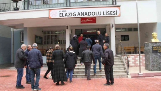 Uzun yıllar sonra sınava giren öğretmenlerden öğrencilere uyarı