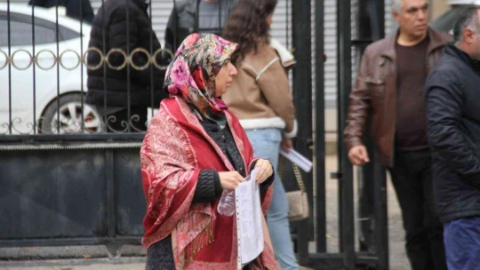 Uzun yıllar sonra sınava giren öğretmenlerden öğrencilere uyarı