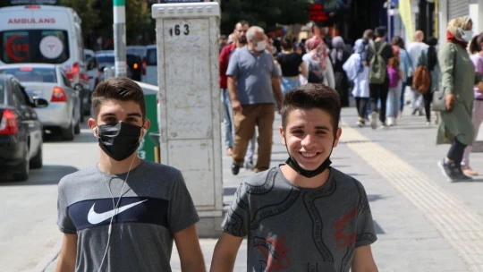 Vaka sayısının en çok arttığı Elazığ'da maskesiz vatandaş, herkesi maske takmaya davet etti