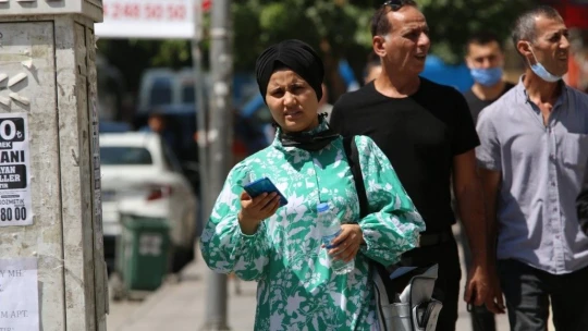 Vakaların arttığı, maskelerin çene altına indiği Elazığ HES uygulamasında kızardı