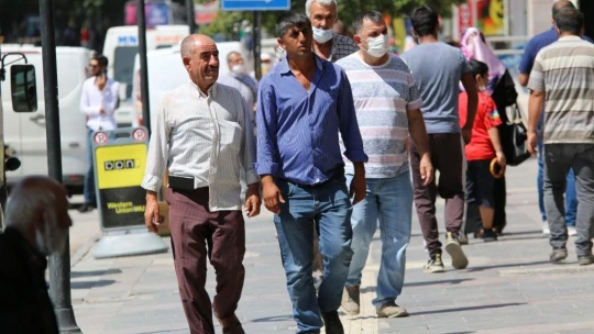 Vakaların arttığı, maskelerin çene altına indiği Elazığ HES uygulamasında kızardı