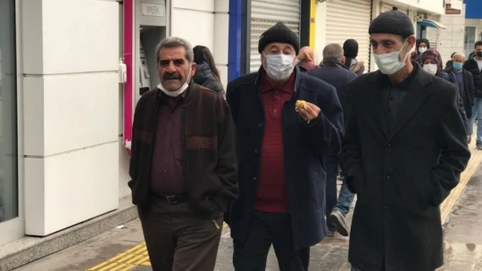 Vakaların düştüğü Elazığ'da vatandaşlardan