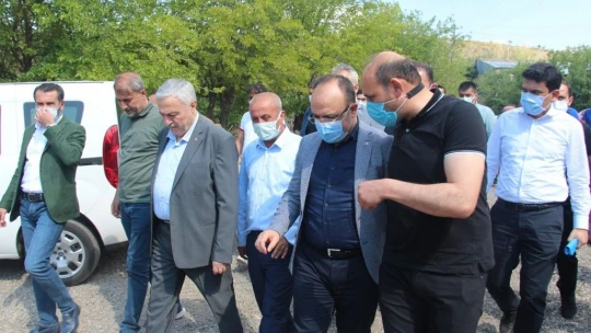 İl protokolü depremin vurduğu köylerde