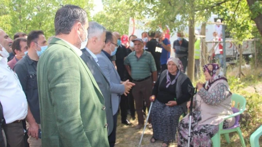 İl protokolü depremin vurduğu köylerde