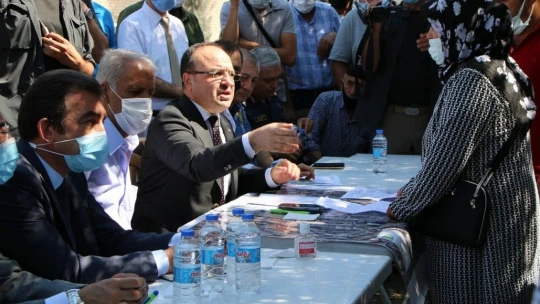 Vali Yırık, Mustafapaşa Mahallesi'nde hak sahipleri ile bir araya geldi