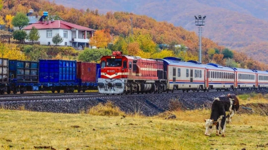 Van Gölü Ekspresi, yolculuğu ile Doğu Ekspresi'ni aratmıyor
