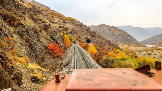 Van Gölü Ekspresi, yolculuğu ile Doğu Ekspresi'ni aratmıyor