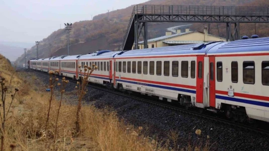 Van Gölü Ekspresi, yolculuğu ile Doğu Ekspresi'ni aratmıyor