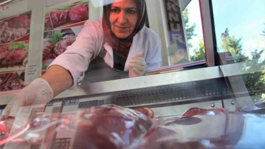 Vejetaryen olması kasap olmasına engel olmadı, çalışma titizliğiyle erkeklere taş çıkardı