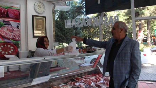 Vejetaryen olması kasap olmasına engel olmadı, çalışma titizliğiyle erkeklere taş çıkardı