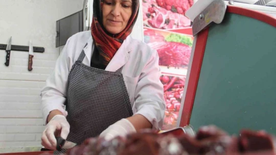 Vejetaryen olması kasap olmasına engel olmadı, çalışma titizliğiyle erkeklere taş çıkardı