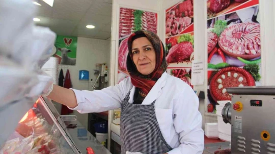 Vejetaryen olması kasap olmasına engel olmadı, çalışma titizliğiyle erkeklere taş çıkardı